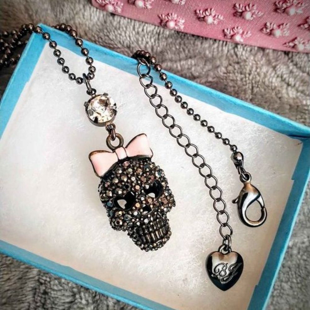 Betsey Johnson 30" Skull & Bows Necklace